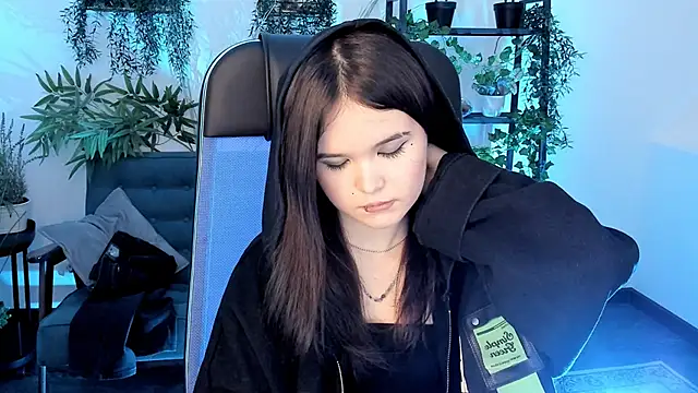 Elainebeness online show from 11/22/25, 09:46