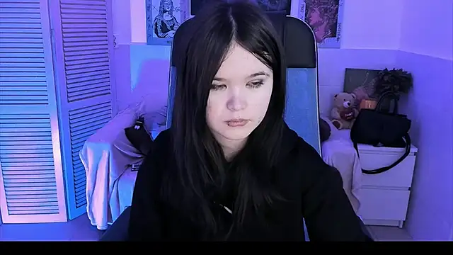 Elainebeness online show from 10/26/25, 12:11