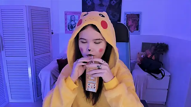 Elainebeness online show from 11/08/25, 08:01