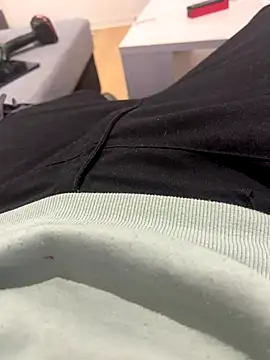 Snapshot of 27SKLuder chatting on 10/13/25, 12:51 27SKLuder online show from 10/13/25, 12:51