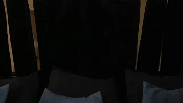 Snapshot of julieta_jewel chatting on 05/01/26, 01:38 julieta jewel online show from 05/01/26, 01:38