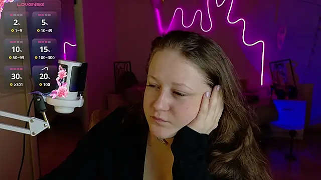 LizzyShine online show from 10/31/25, 03:19