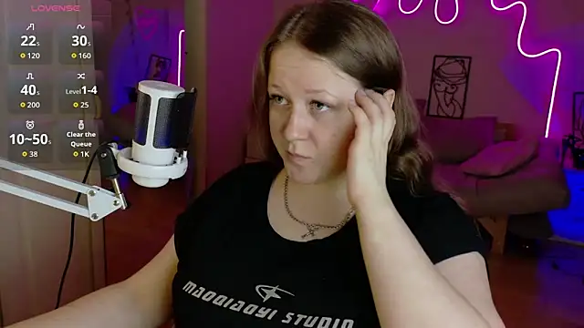 LizzyShine online show from 10/19/25, 04:54