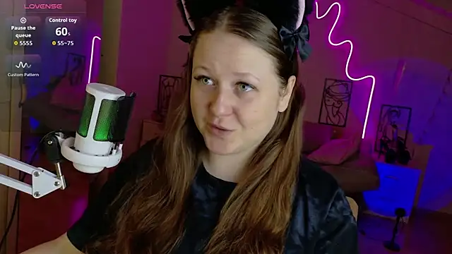 LizzyShine online show from 10/14/25, 04:07