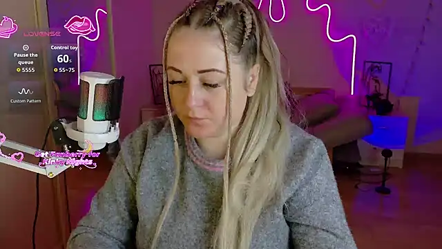 LizzyShine online show from 12/21/25, 04:52