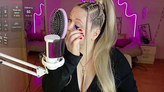 LizzyShine online show from 11/21/25, 05:01