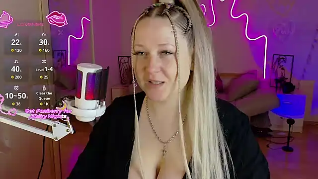 LizzyShine online show from 12/15/25, 10:54