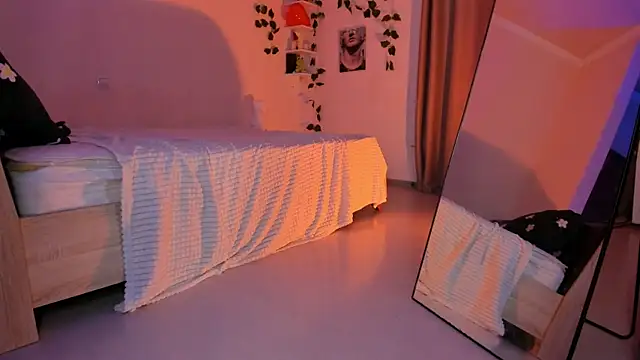 Snapshot of Emily_relish chatting on 02/22/25, 04:19 Emily relish online show from 02/22/25, 04:19
