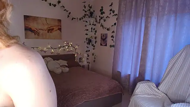 Snapshot of Emily_relish chatting on 10/18/25, 01:24 Emily relish online show from 10/18/25, 01:24