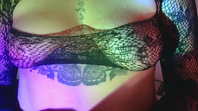 Snapshot of Miss_oliviaa chatting on 03/15/25, 12:15 Miss oliviaa online show from 03/15/25, 12:15