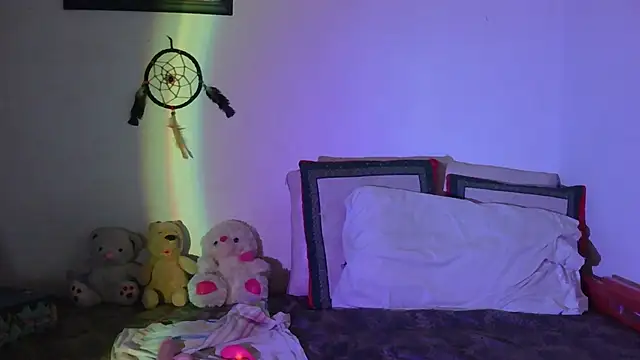 Snapshot of Miss_oliviaa chatting on 03/04/25, 10:49 Miss oliviaa online show from 03/04/25, 10:49