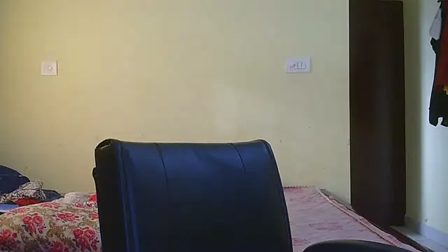 Snapshot of Sweet-Rani chatting on 10/14/25, 10:05 Sweet-Rani online show from 10/14/25, 10:05