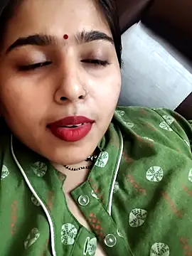 Snapshot of Sweet-Rani chatting on 04/15/26, 07:58 Sweet-Rani online show from 04/15/26, 07:58