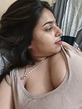Snapshot of Sweet-Rani chatting on 06/21/26, 04:24 Sweet-Rani online show from 06/21/26, 04:24