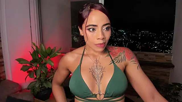 Snapshot of emilyfitness chatting on 10/13/25, 03:52 emilyfitness online show from 10/13/25, 03:52