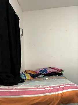 Snapshot of logannth chatting on 11/18/25, 04:05 logannth online show from 11/18/25, 04:05