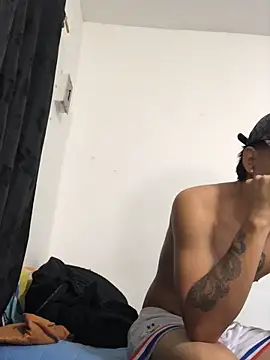 Snapshot of logannth chatting on 11/29/25, 10:32 logannth online show from 11/29/25, 10:32