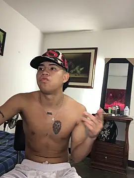 Snapshot of logannth chatting on 12/15/25, 09:09 logannth online show from 12/15/25, 09:09