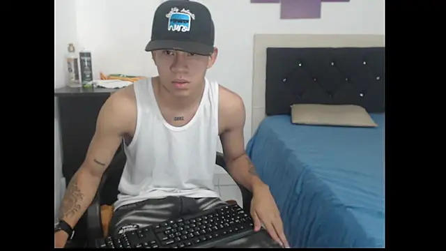 Snapshot of logannth chatting on 10/12/25, 07:48 logannth online show from 10/12/25, 07:48