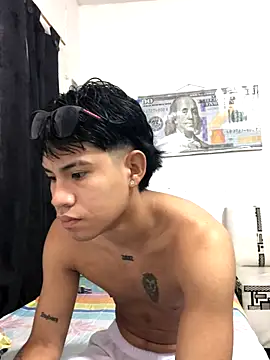 Snapshot of logannth chatting on 11/13/25, 03:49 logannth online show from 11/13/25, 03:49