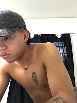 Snapshot of logannth chatting on 11/26/25, 09:37 logannth online show from 11/26/25, 09:37