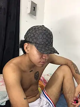 Snapshot of logannth chatting on 11/27/25, 09:48 logannth online show from 11/27/25, 09:48