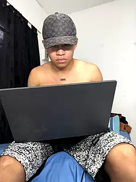 Snapshot of logannth chatting on 11/23/25, 09:36 logannth online show from 11/23/25, 09:36