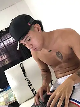 Snapshot of logannth chatting on 11/08/25, 06:44 logannth online show from 11/08/25, 06:44