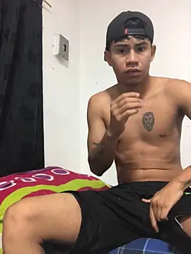 Snapshot of logannth chatting on 10/25/25, 07:51 logannth online show from 10/25/25, 07:51