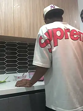 logannth online show from 02/03/26, 11:43