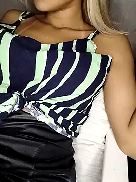 Snapshot of fofinhaa12 chatting on 03/22/25, 10:37 fofinhaa12 online show from 03/22/25, 10:37