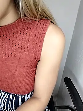 Snapshot of fofinhaa12 chatting on 04/06/26, 06:09 fofinhaa12 online show from 04/06/26, 06:09