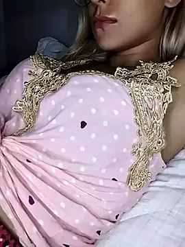 Snapshot of fofinhaa12 chatting on 03/20/25, 12:08 fofinhaa12 online show from 03/20/25, 12:08