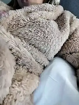 Snapshot of fofinhaa12 chatting on 11/14/25, 12:47 fofinhaa12 online show from 11/14/25, 12:47