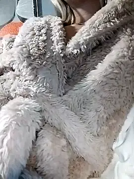 Snapshot of fofinhaa12 chatting on 11/27/25, 03:01 fofinhaa12 online show from 11/27/25, 03:01