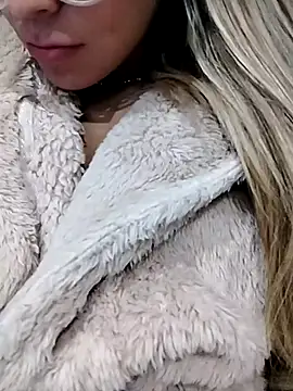 Snapshot of fofinhaa12 chatting on 10/09/25, 10:38 fofinhaa12 online show from 10/09/25, 10:38