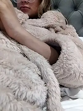 Snapshot of fofinhaa12 chatting on 10/01/25, 12:31 fofinhaa12 online show from 10/01/25, 12:31