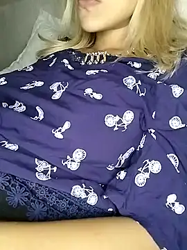 Snapshot of fofinhaa12 chatting on 03/19/25, 12:15 fofinhaa12 online show from 03/19/25, 12:15