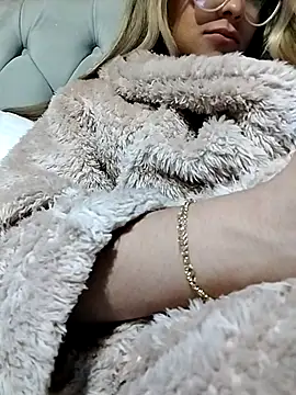 Snapshot of fofinhaa12 chatting on 11/06/25, 12:36 fofinhaa12 online show from 11/06/25, 12:36