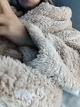 Snapshot of fofinhaa12 chatting on 11/13/25, 12:42 fofinhaa12 online show from 11/13/25, 12:42