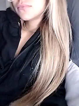 Snapshot of fofinhaa12 chatting on 11/15/25, 08:35 fofinhaa12 online show from 11/15/25, 08:35