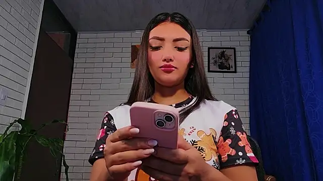 Snapshot of Afrodita_Shalom chatting on 12/18/25, 10:41 Afrodita Shalom online show from 12/18/25, 10:41