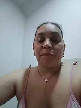 Snapshot of MirandaSoto chatting on 07/06/26, 04:19 MirandaSoto online show from 07/06/26, 04:19