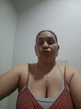 Snapshot of MirandaSoto chatting on 07/11/26, 04:02 MirandaSoto online show from 07/11/26, 04:02