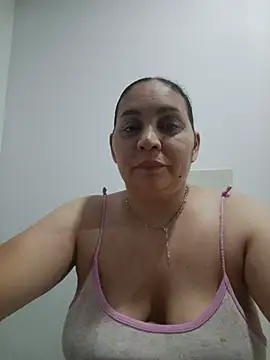 Snapshot of MirandaSoto chatting on 07/05/26, 06:20 MirandaSoto online show from 07/05/26, 06:20