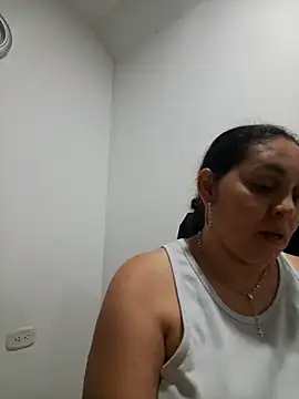 MirandaSoto online show from 09/17/25, 04:03