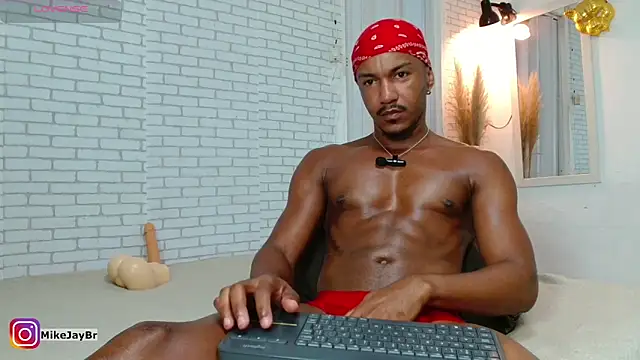Snapshot of mikejaybra chatting on 02/08/25, 02:16 mikejaybra online show from 02/08/25, 02:16