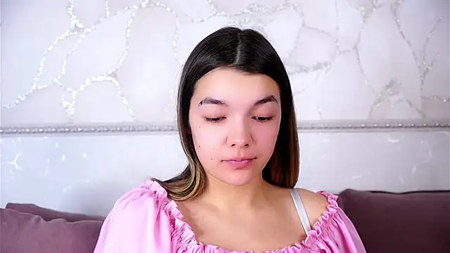 VeronaAppleberry online show from 12/15/25, 01:55