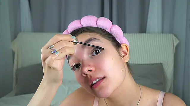 VeronaAppleberry online show from 10/24/25, 11:20