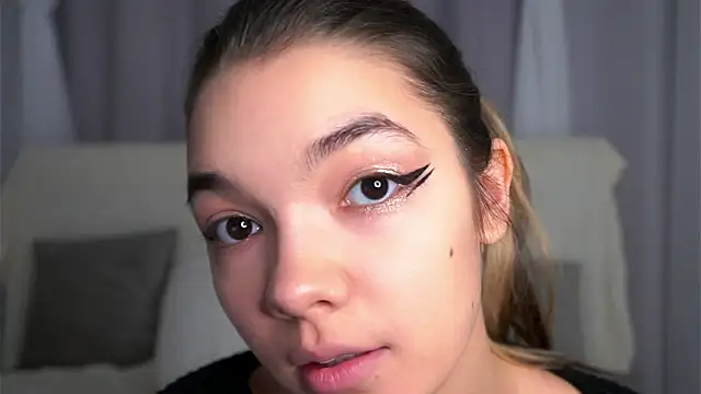 VeronaAppleberry online show from 09/25/25, 11:05